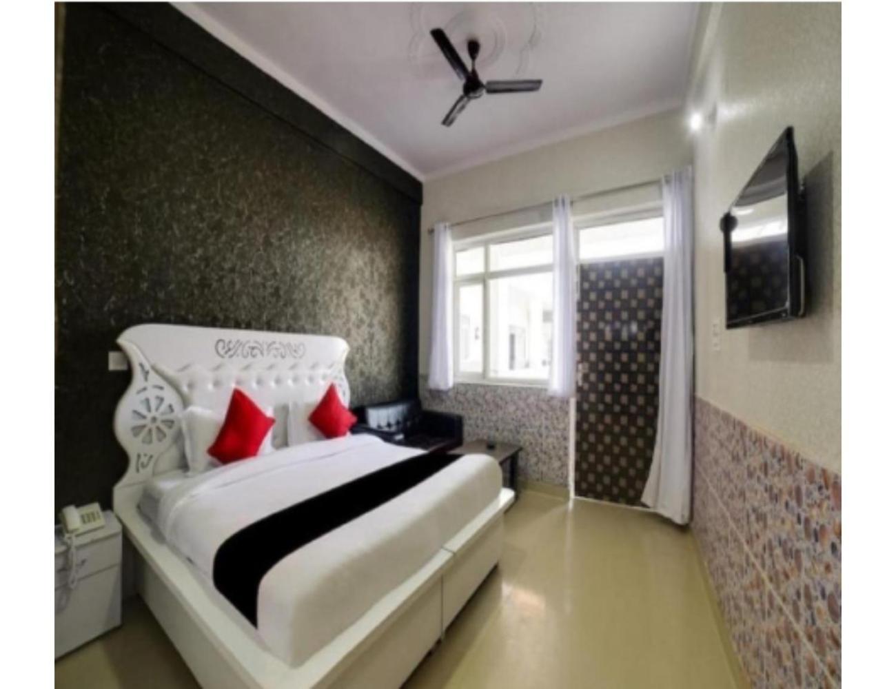 Sudhir Hotel & Banquet, Sonipat Exterior photo
